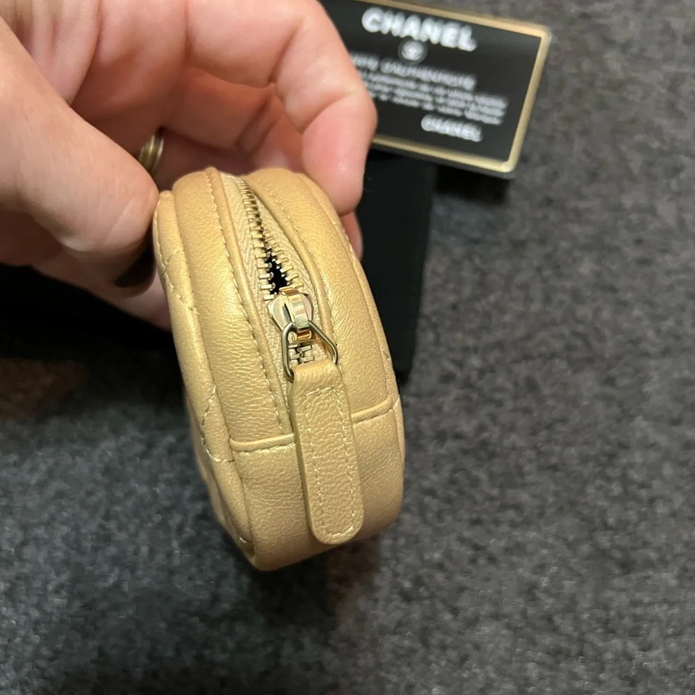 Chanel gold leather coin purse - Picture 6 of 8